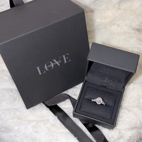 1.68 ct.t.w. Flawless Vera Wang LOVE Lab-Created Diamond Ring – Certified - Picture 3 of 7